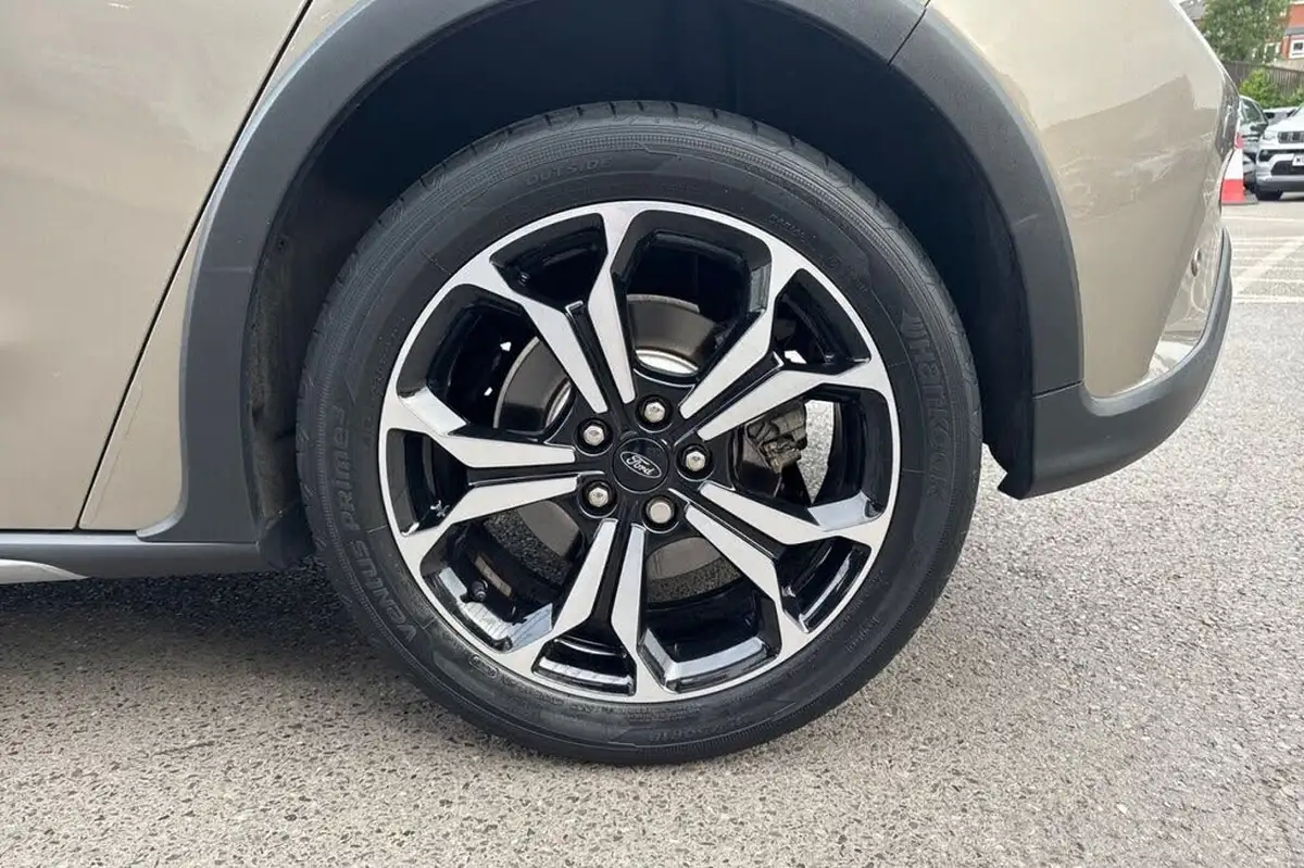 2019-ford-focus-15-active-x-hatchback-auto-big-13