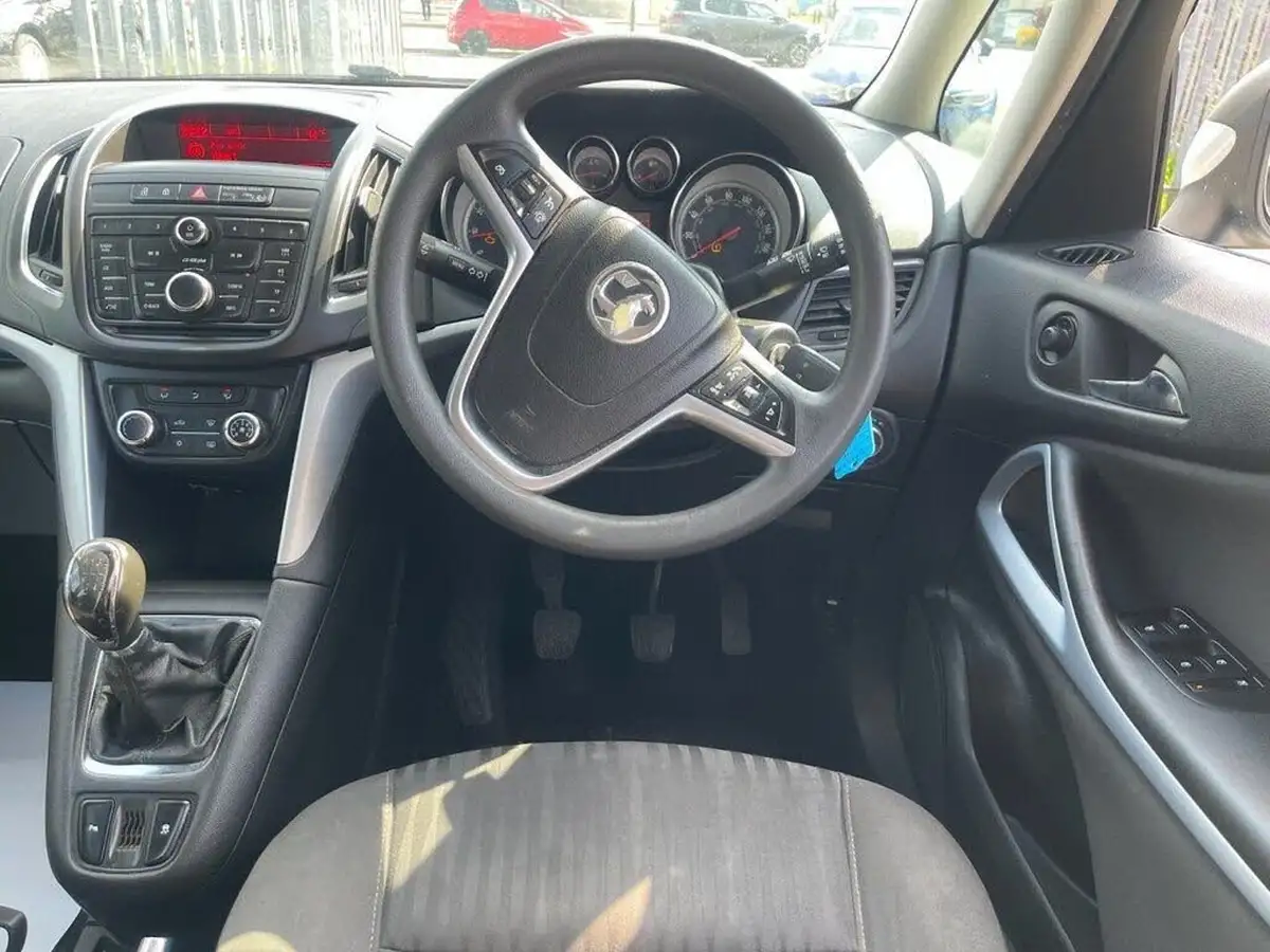 2014-vauxhall-zafira-tourer-big-11