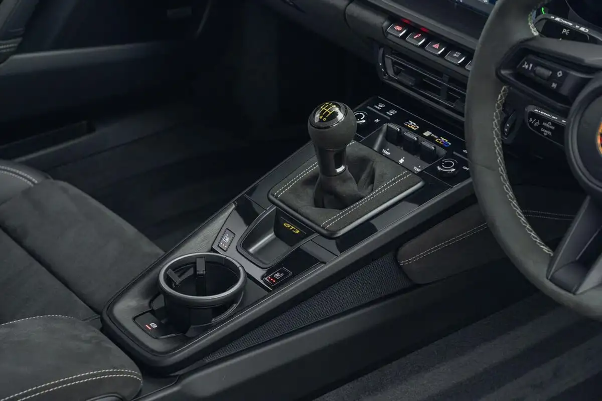 2021-porsche-911-40-gt3-rwd-big-41