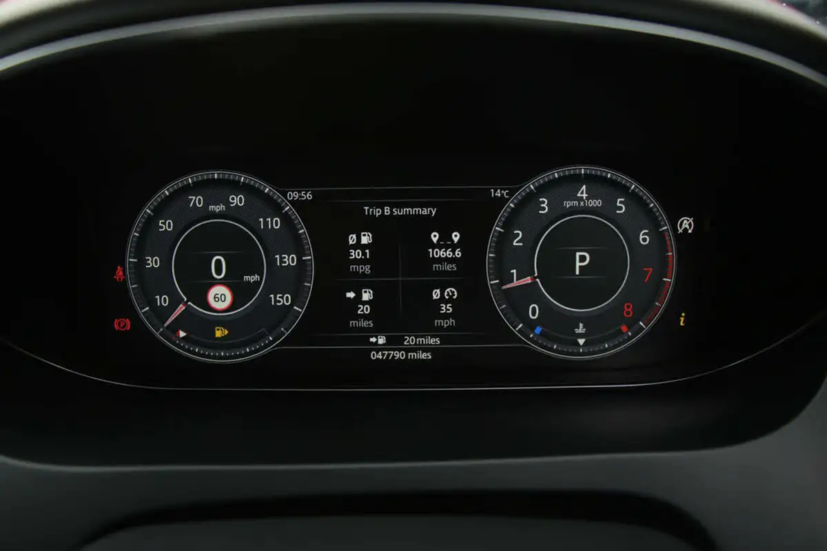 2020-jaguar-e-pace-20-i4-chequered-flag-200ps-big-59