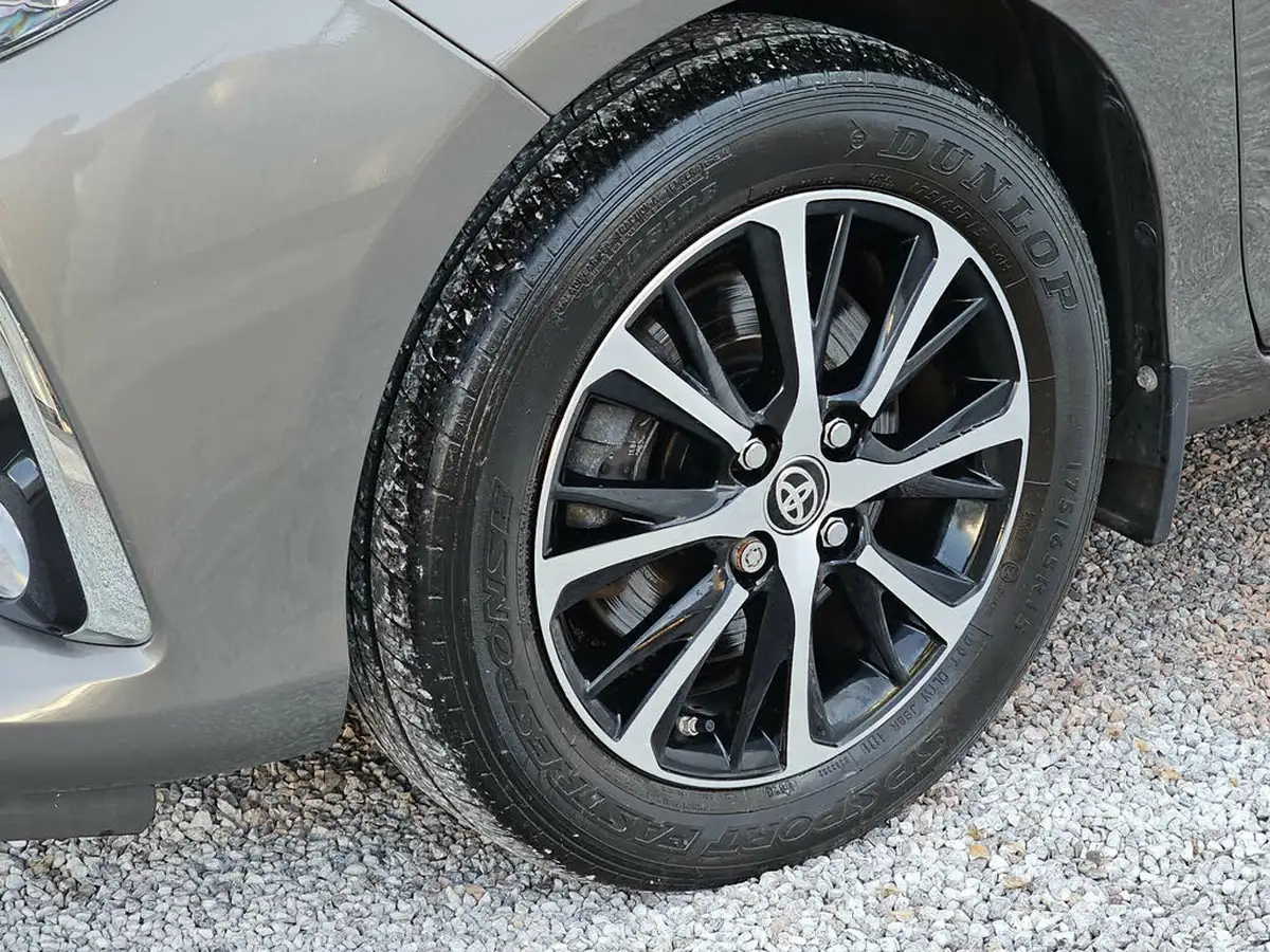 2019-toyota-yaris-15-vvt-i-icon-tech-98bhp-hybrid-1497cc-e-cvt-big-18