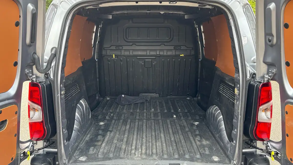 2021-toyota-proace-city-15d-icon-100hpeu6dt-e-l1-big-18