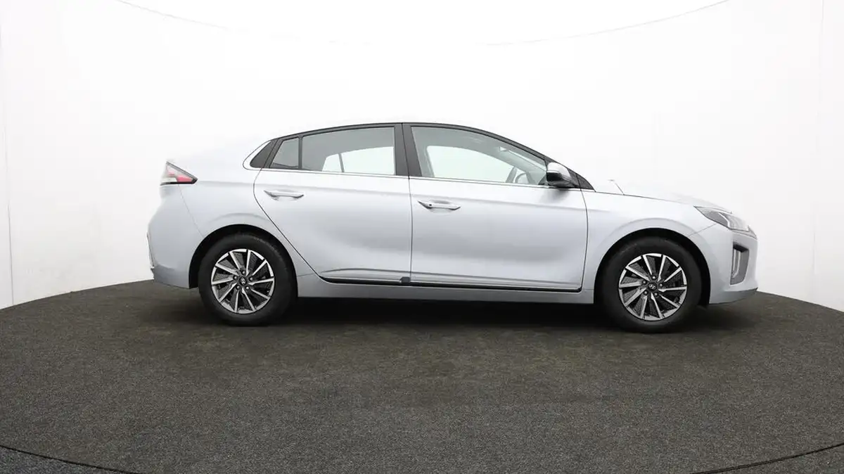 2022-hyundai-ioniq-e-premium-electric-big-35