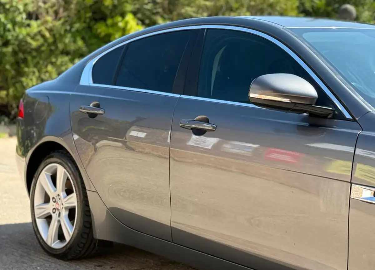 2016-jaguar-xe-20td-portfolio-180ps-big-20