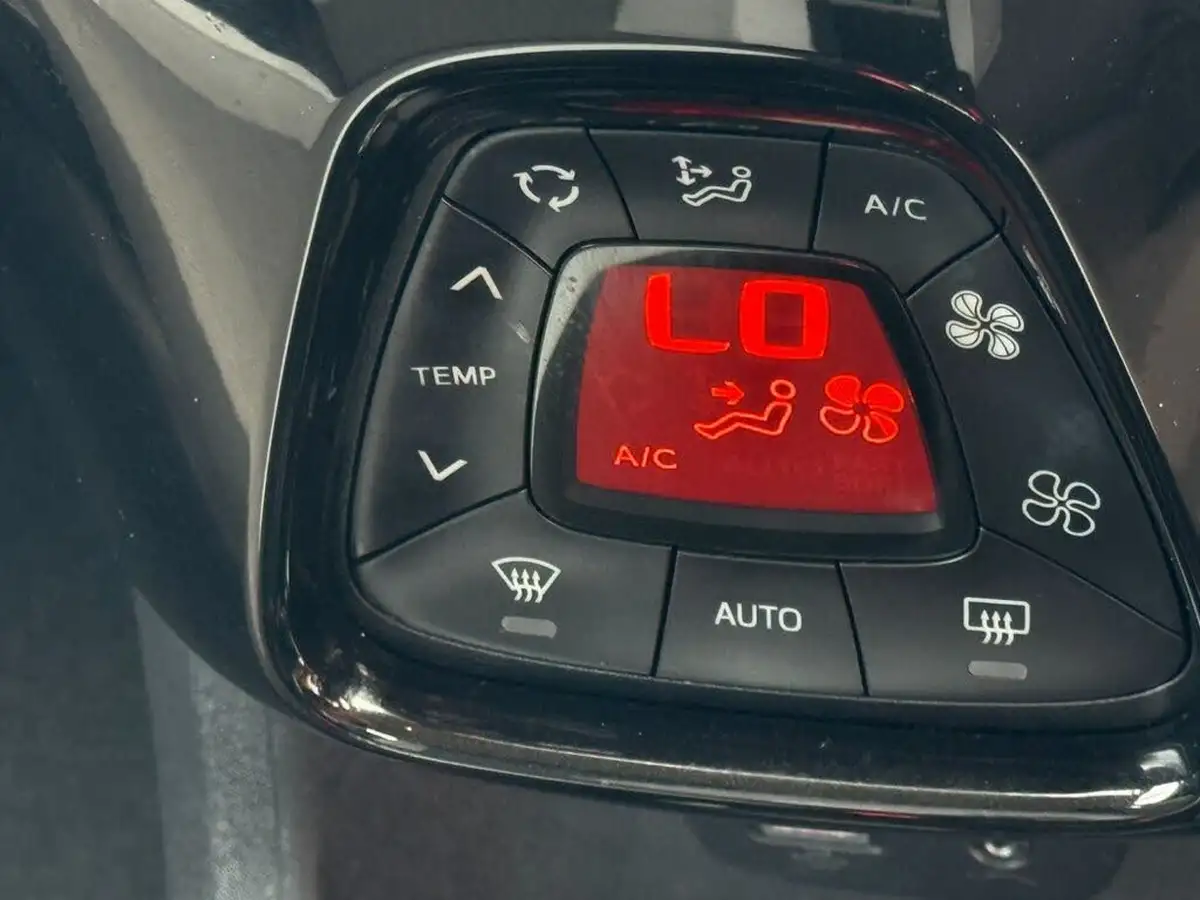 2014-toyota-aygo-10-vvt-i-x-clusiv-5d-big-30