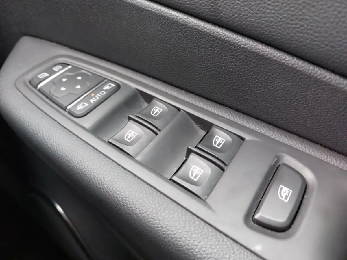 2018-renault-captur-09-tce-dynamique-s-nav-big-11