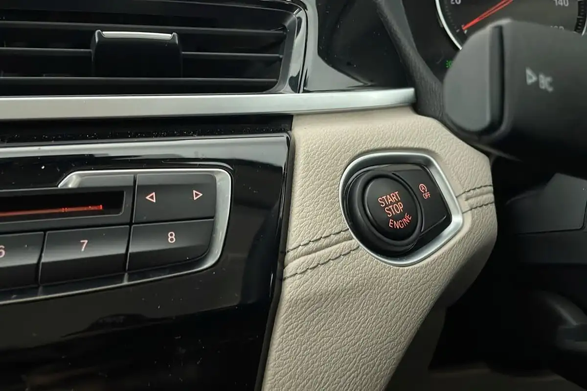 2019-bmw-x1-20-sdrive-20i-xline-sdrive-20i-big-19