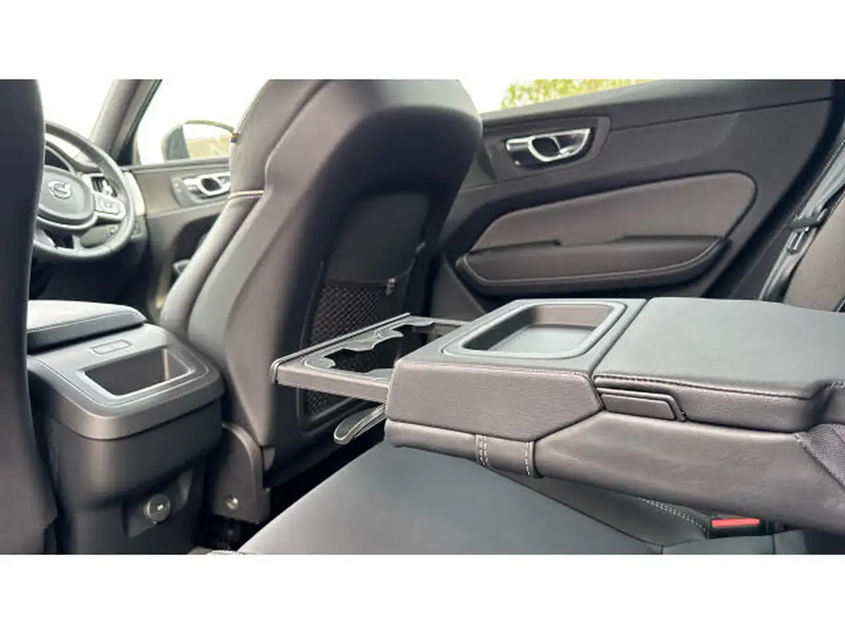 2021-volvo-xc60-20td-b4-r-design-big-24