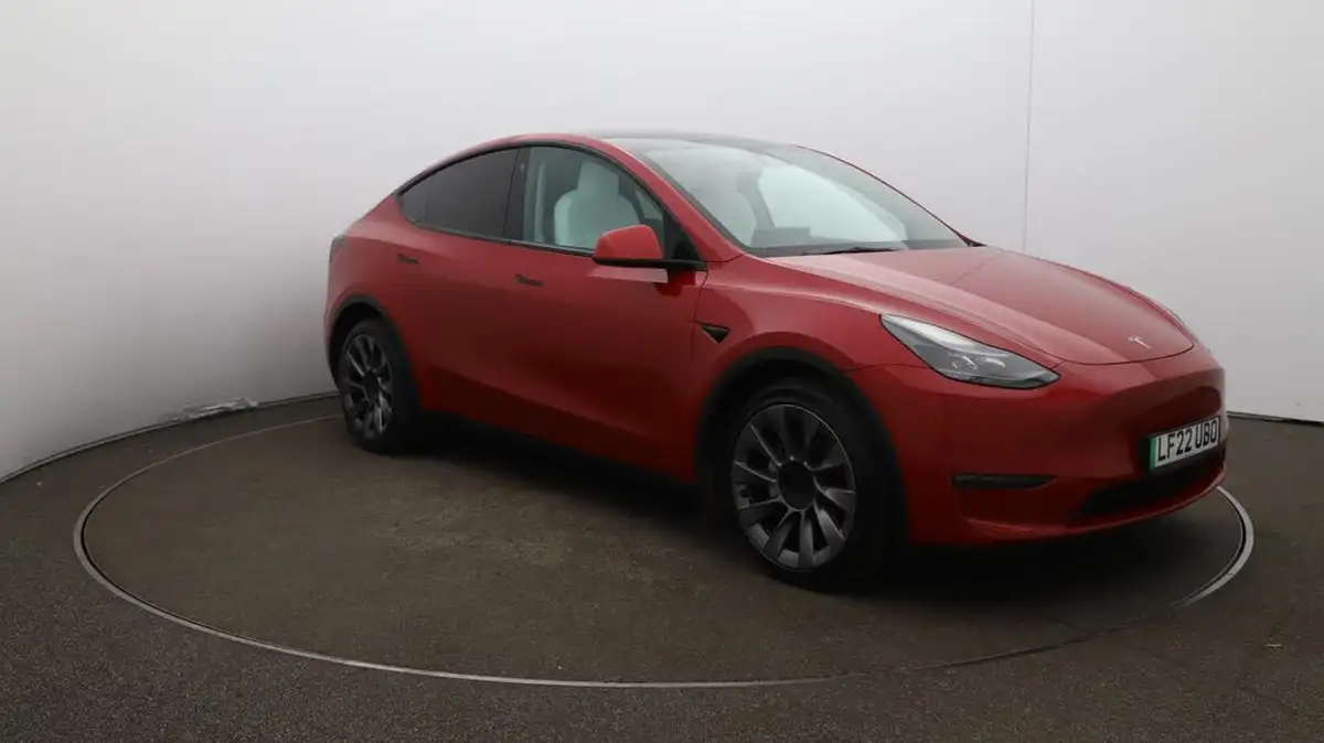 2022-tesla-model-y-e-long-range-big-27