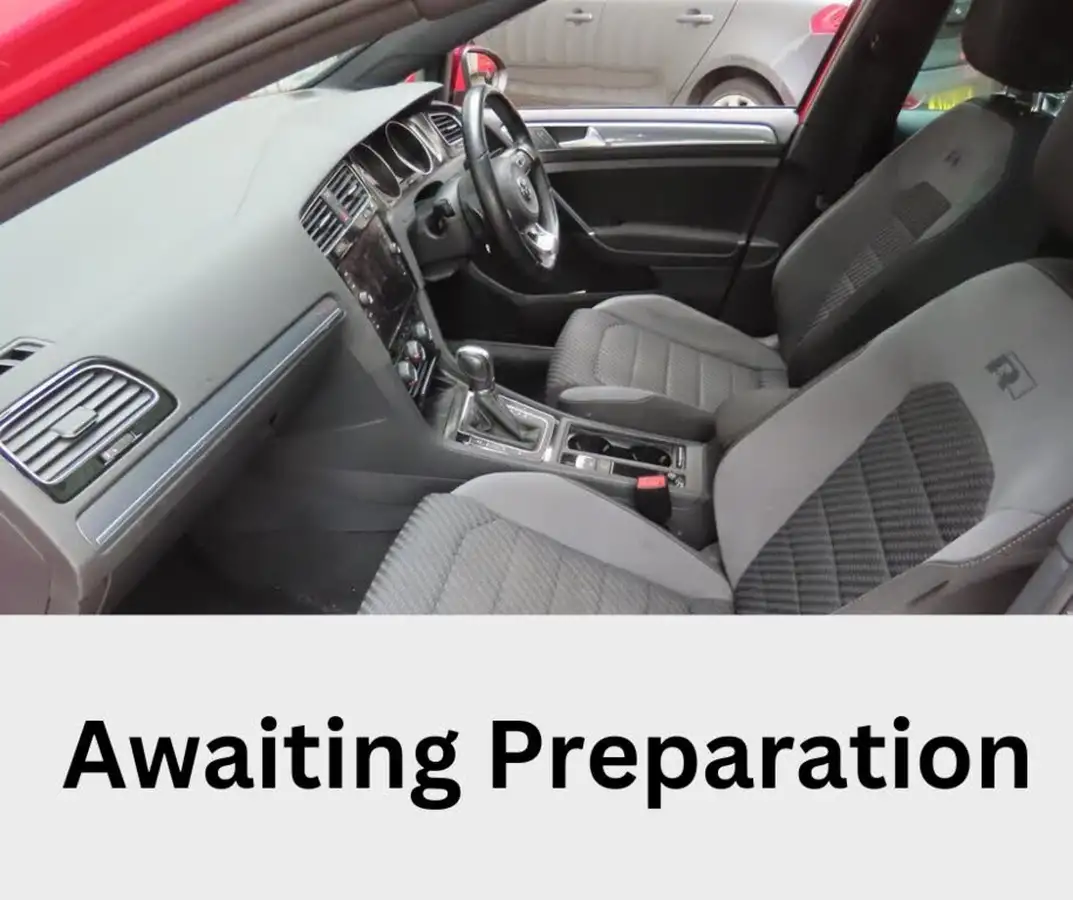 2017-volkswagen-golf-20tdi-r-line-bmtss-5d-dsg-big-1