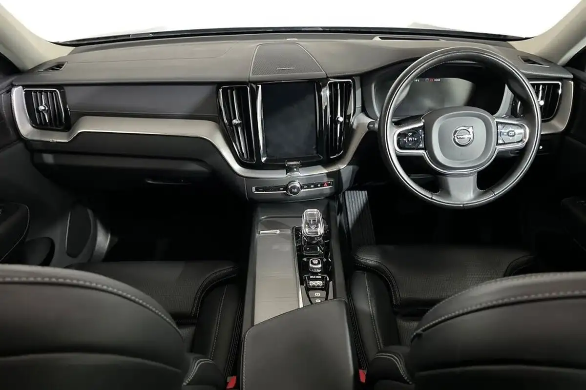2020-volvo-xc60-20-t8-inscription-299bhp-4x4-ss-big-11