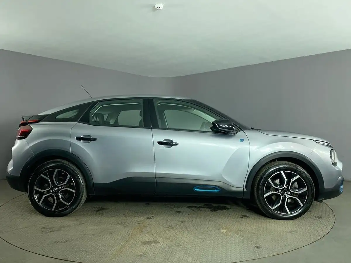 2022-citroen-c4-e-sense-big-16