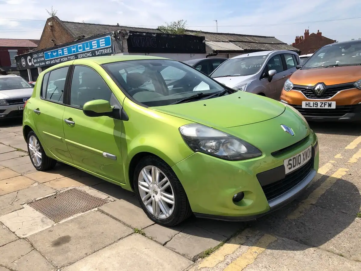 2010-renault-clio-16-initiale-tomtom-big-0