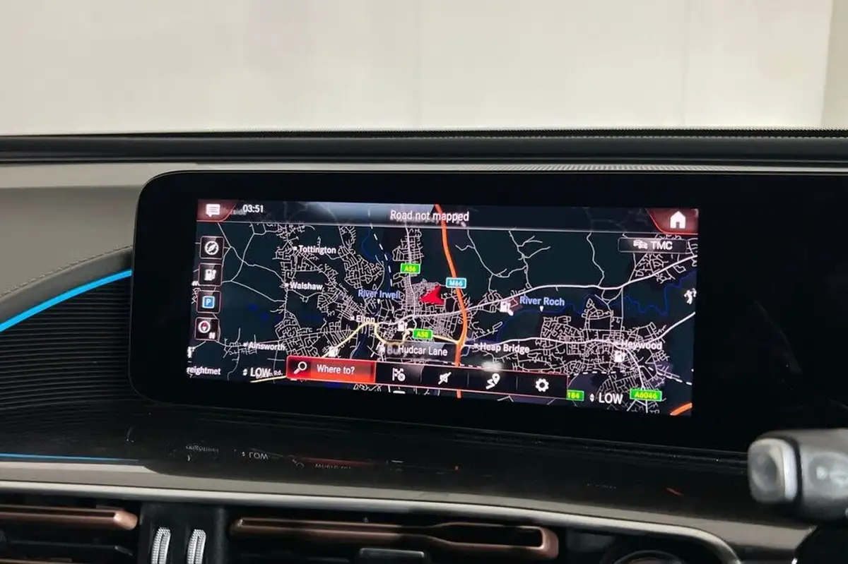 2020-mercedes-benz-eqc-e-eqc-400-amg-line-big-14