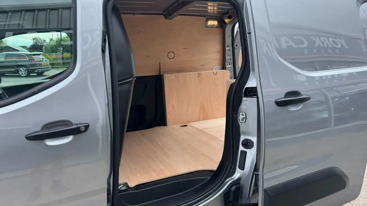 2024-peugeot-partner-15-bluehdi-professional-100pseu6d-big-26