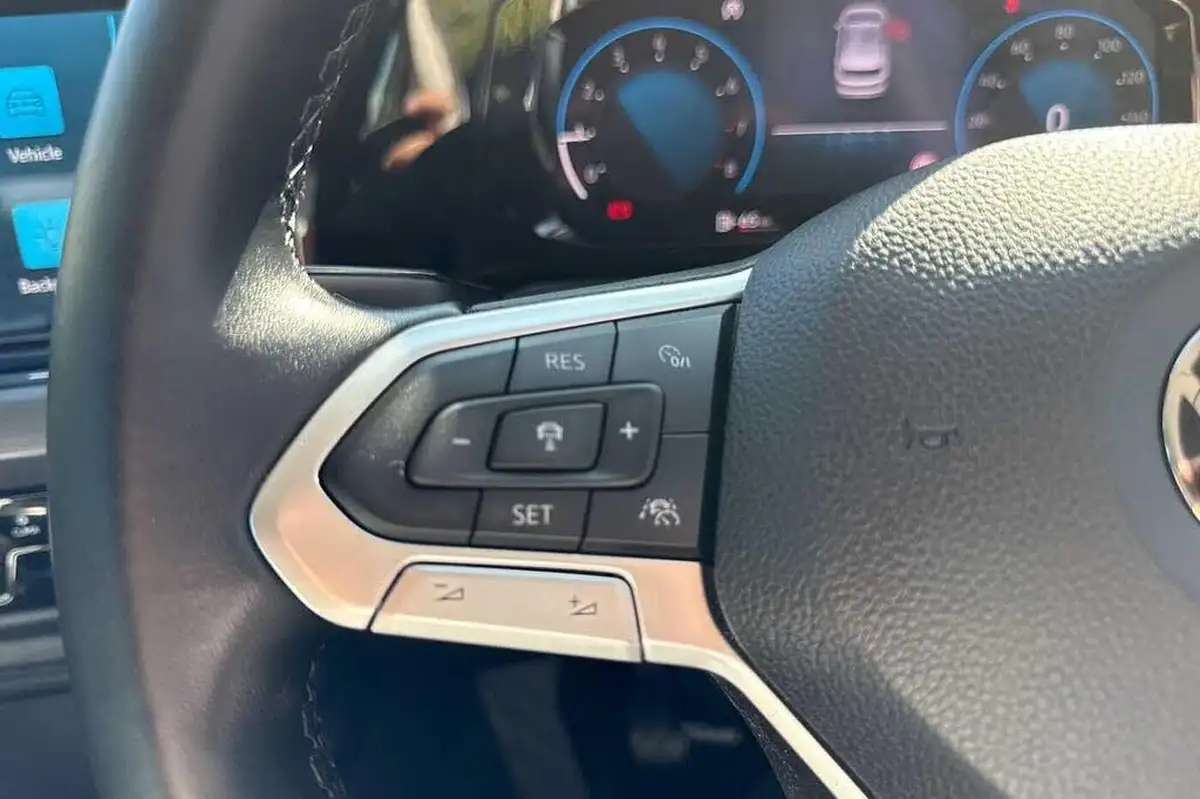 2022-volkswagen-golf-15-tsi-style-150ps-hatchback-big-14
