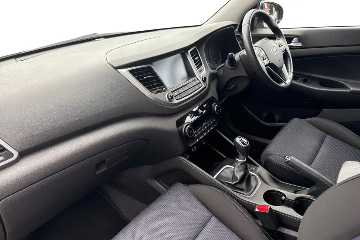 2016-hyundai-tucson-17crdi-blue-drive-se-nav-116ps-big-10