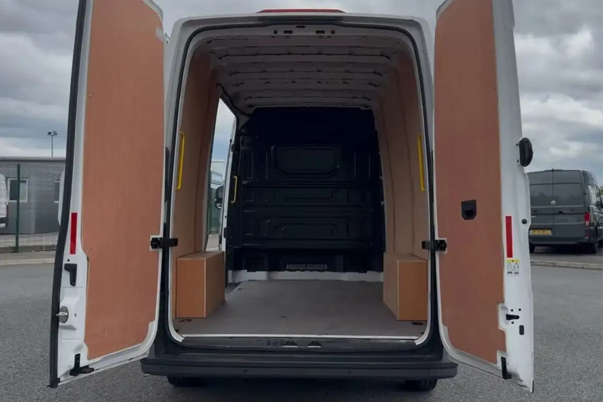 2024-volkswagen-crafter-20tdi-cr35-mwb-commerce-plus-140pseu6d-big-5