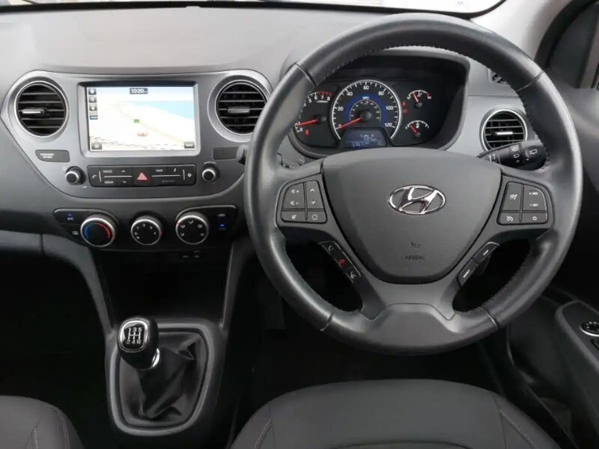 2020-hyundai-i10-10-play-big-6