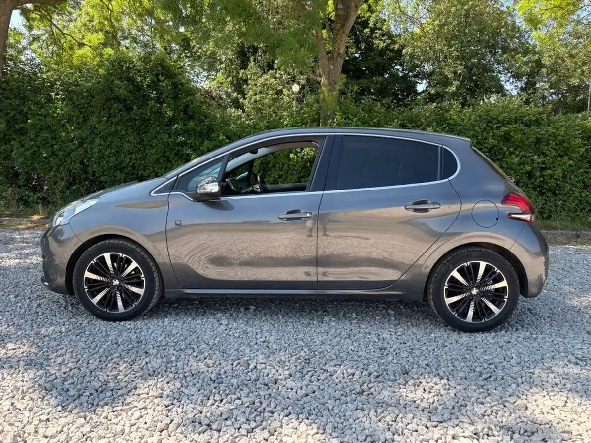 2018-peugeot-208-12-puretech-tech-edition-82bhp-big-7