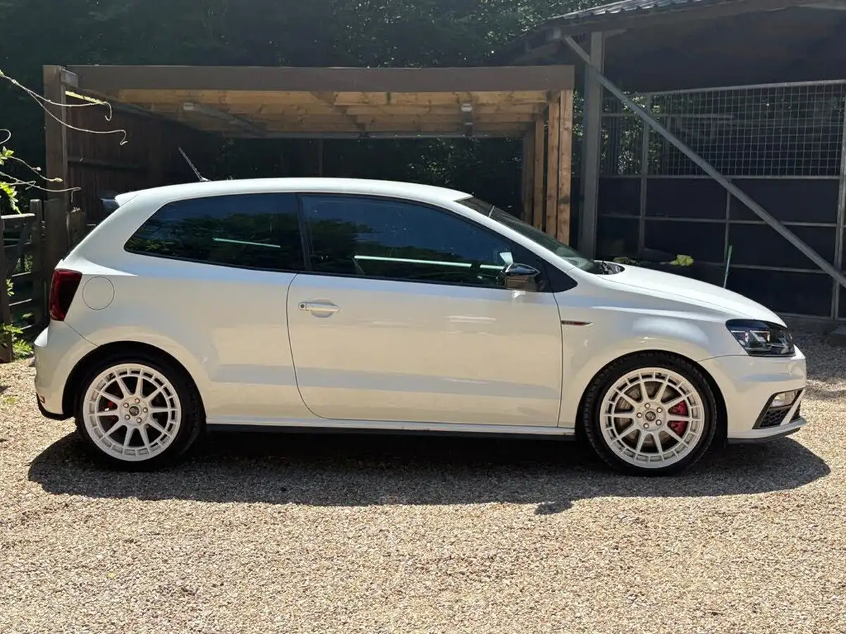 2015-volkswagen-polo-18-tsi-gti-3d-big-5