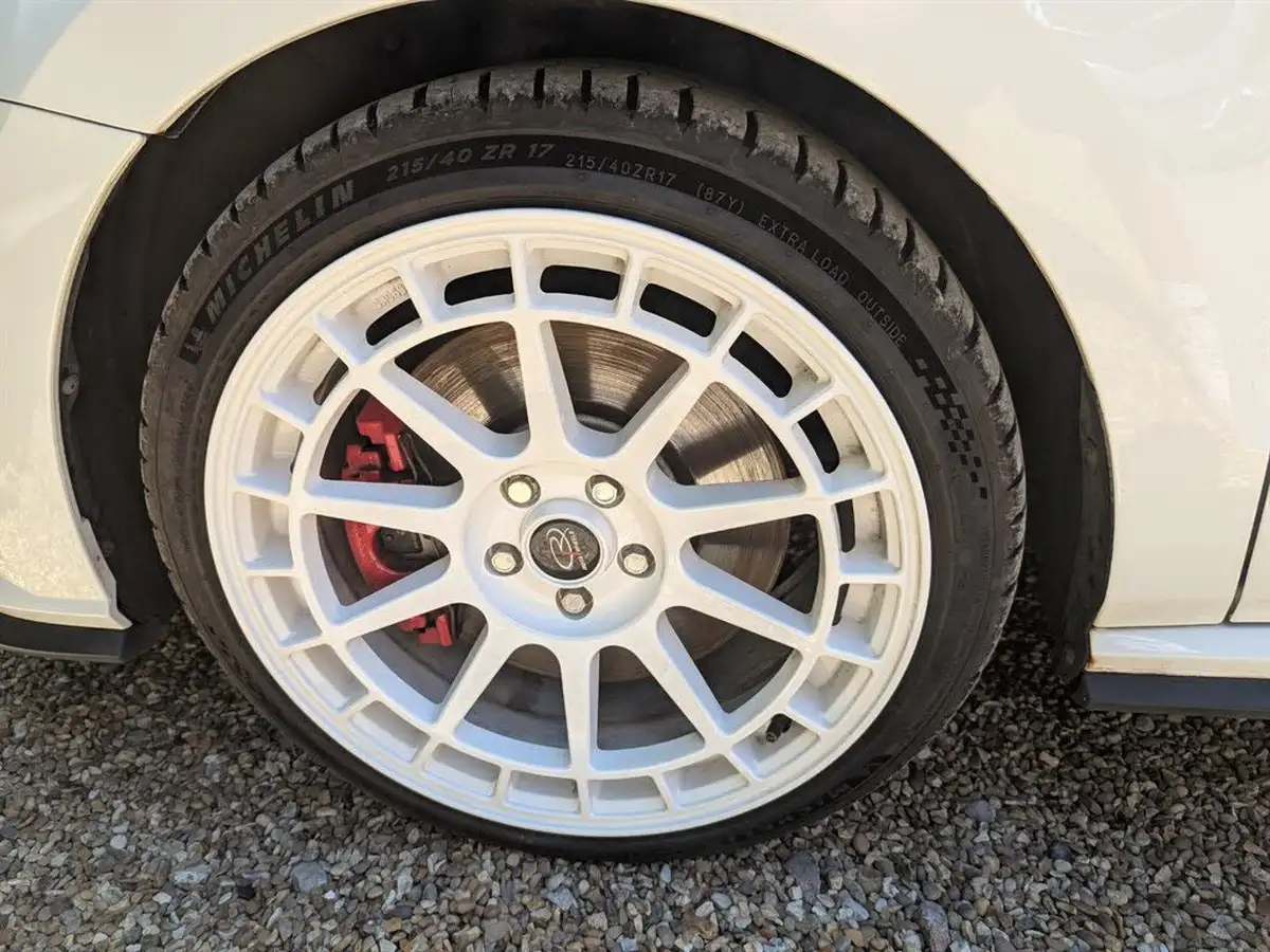 2015-volkswagen-polo-18-tsi-gti-3d-big-33