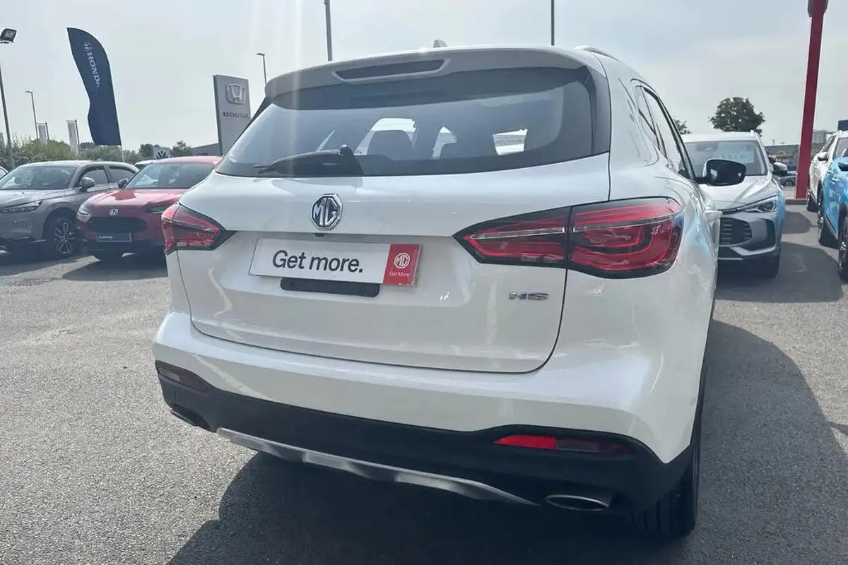 2021-mg-hs-15t-gdi-exclusive-162ps-big-24