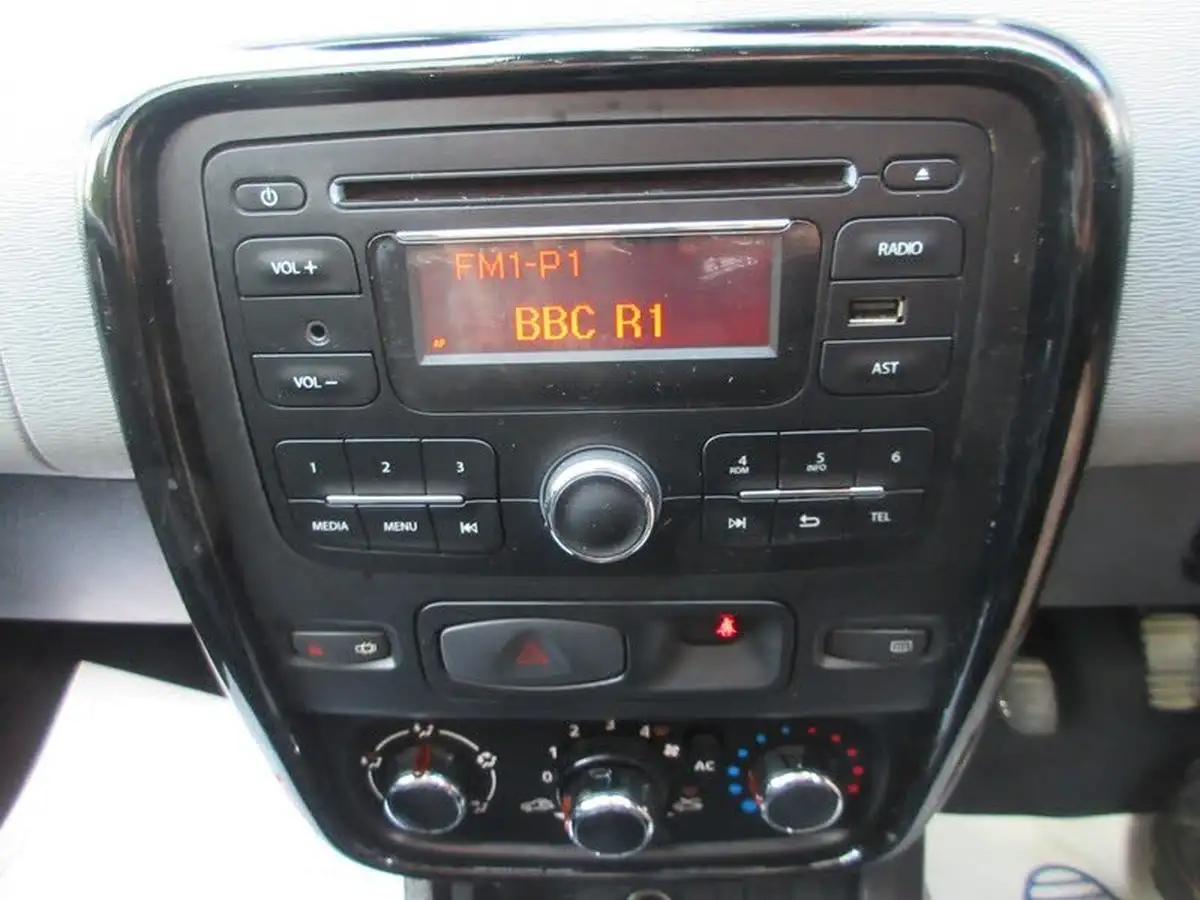 2013-dacia-duster-15d-laureate-107bhp-big-18