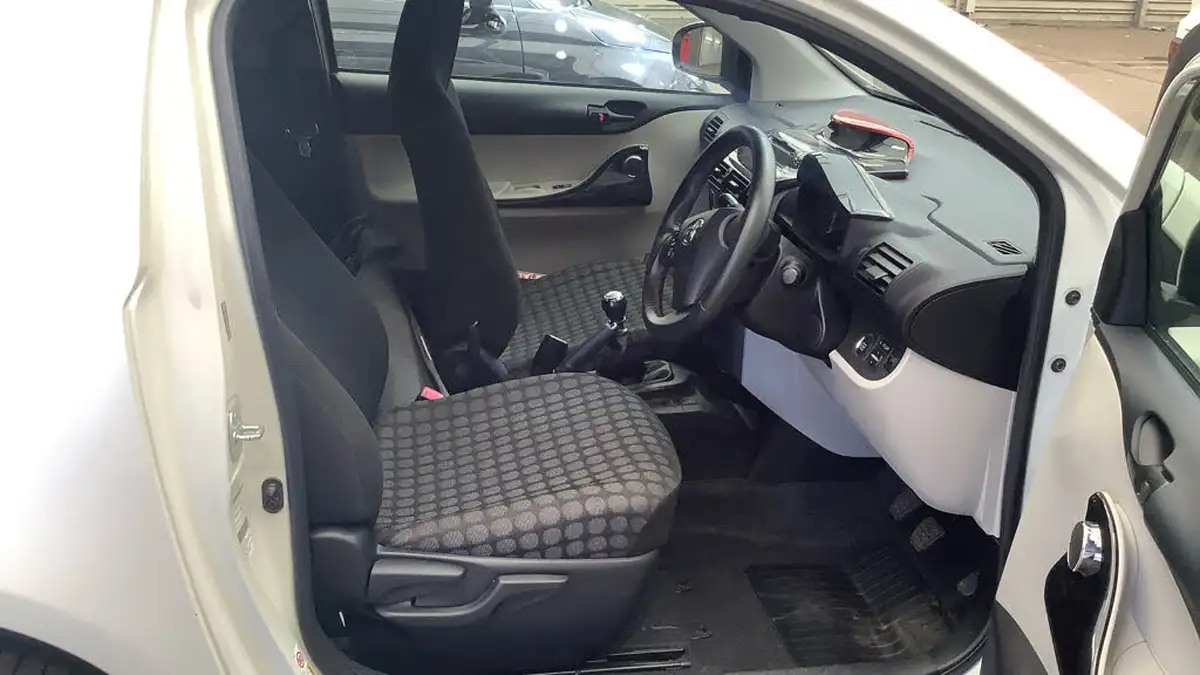 2012-toyota-iq-10-vvt-i-big-7