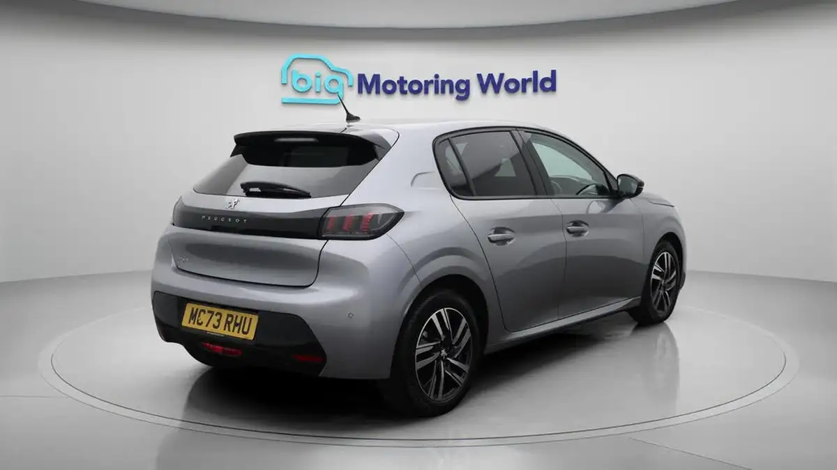 2023-peugeot-208-12-puretech-allure-premium-100ps-big-7