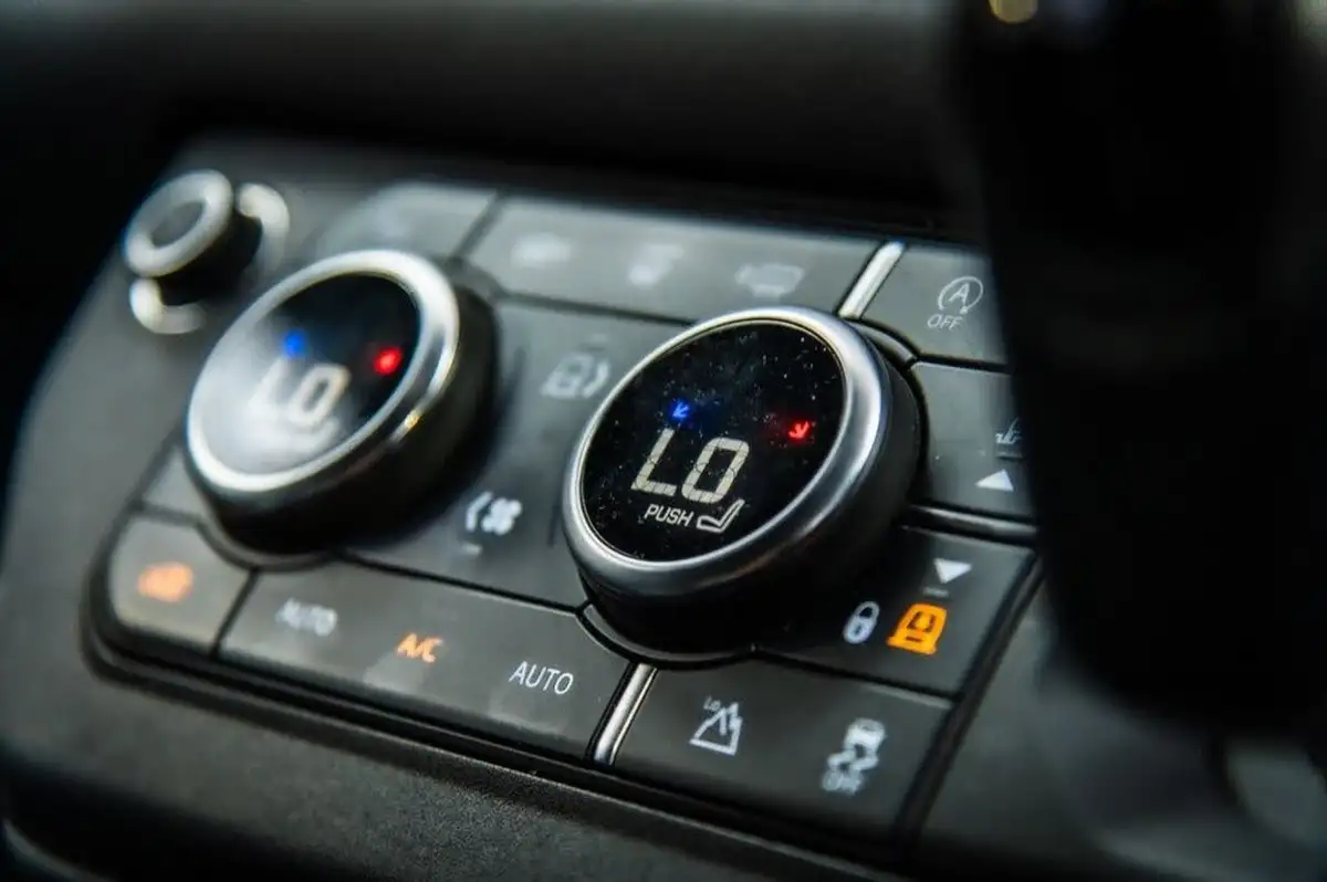 2022-land-rover-110-defender-50-p525-v8-big-12