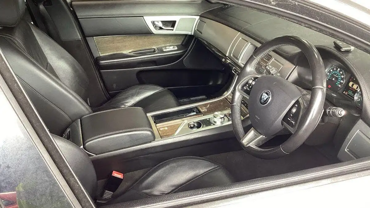 2015-jaguar-xf-22td-luxury-163ps-saloon-4d-big-15