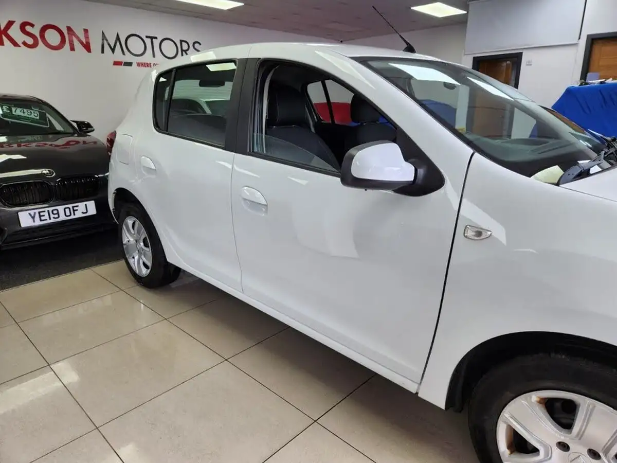 2017-dacia-sandero-15dci-laureate-big-22