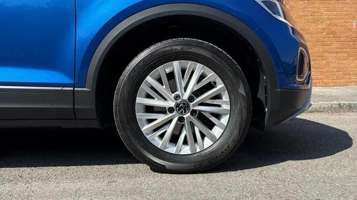 2022-volkswagen-t-roc-10-tsi-life-big-4