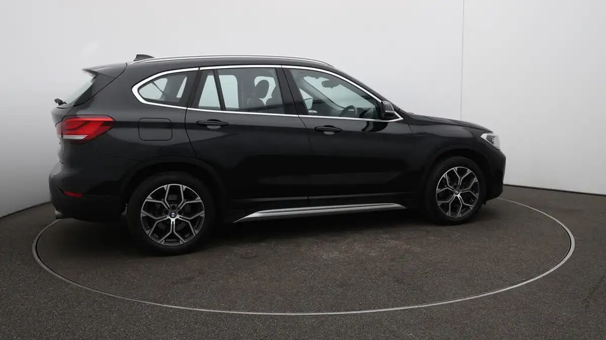 2021-bmw-x1-20-sdrive20i-xline-big-50