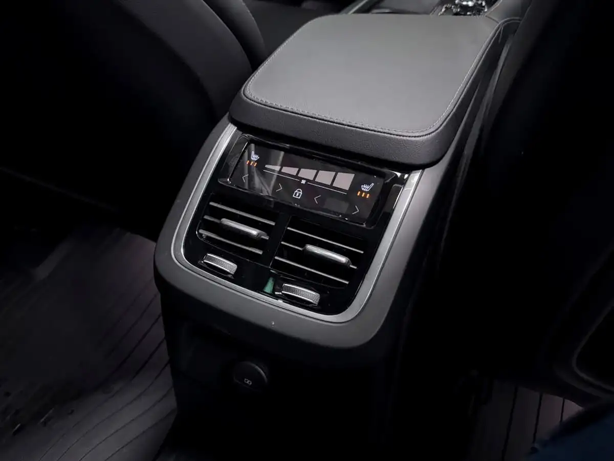 2024-volvo-xc90-20-t8-ultra-dark-big-27