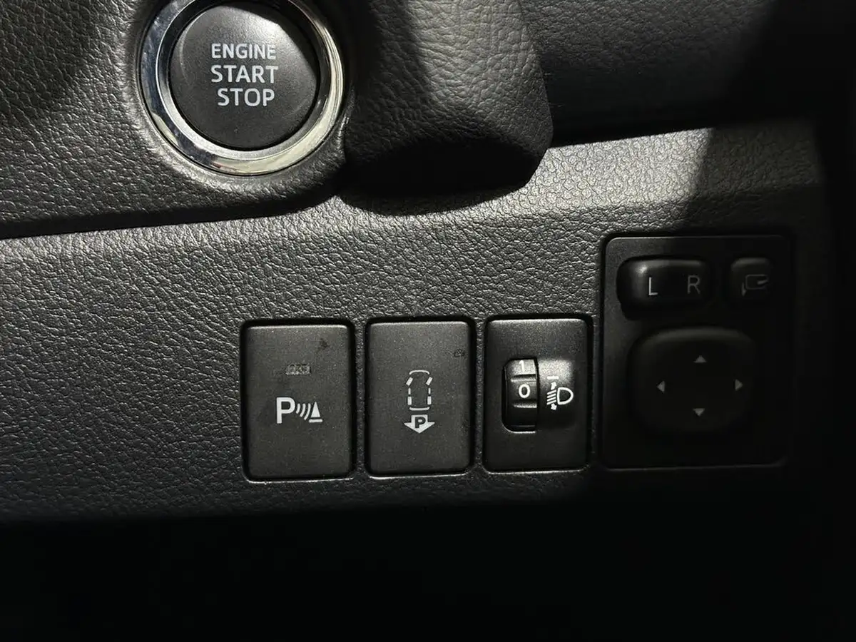 2014-toyota-auris-16-excel-hatchback-big-16