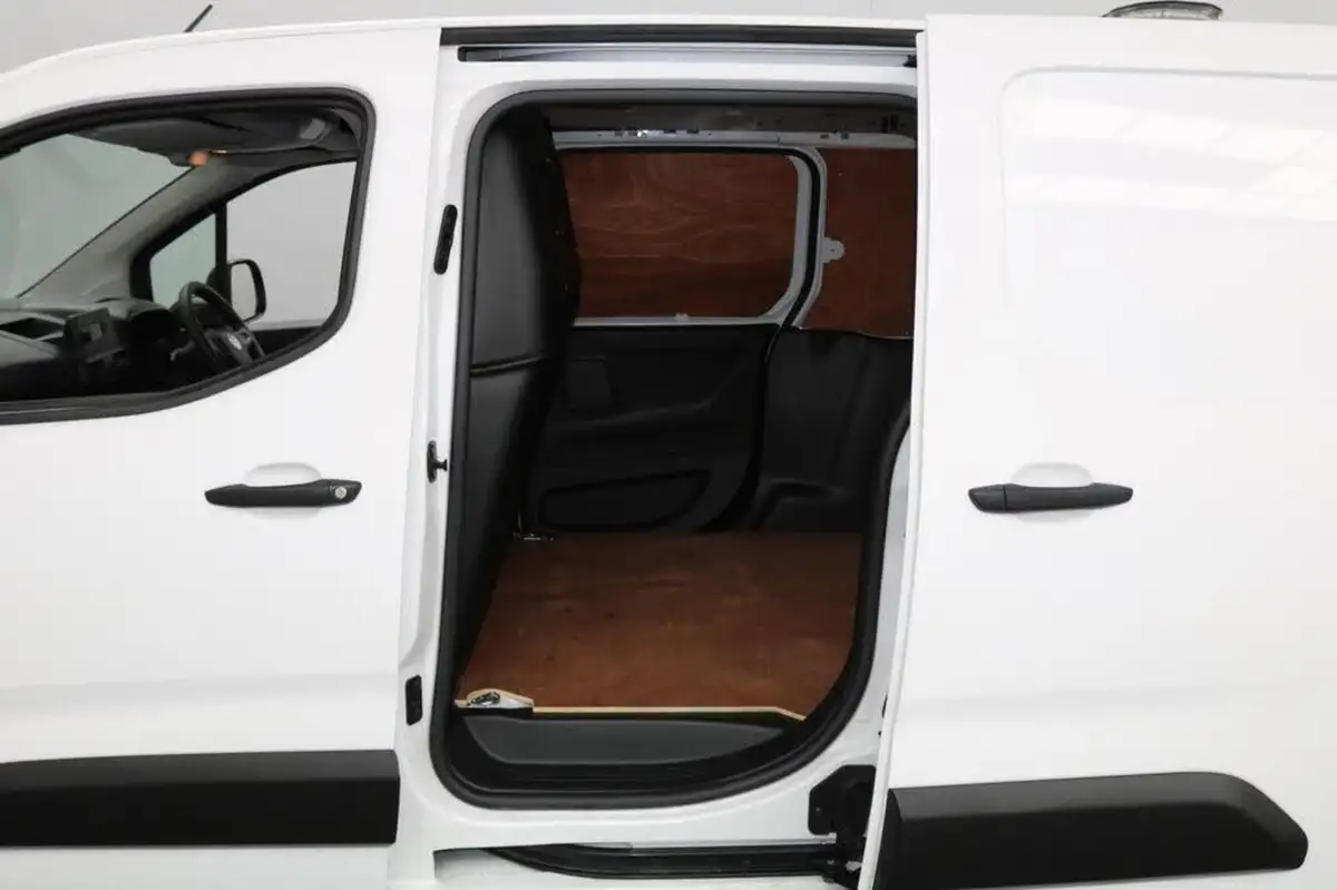 2020-vauxhall-combo-15cdti-sportive-2300-100pseu6d-t-l2h1-panel-big-11