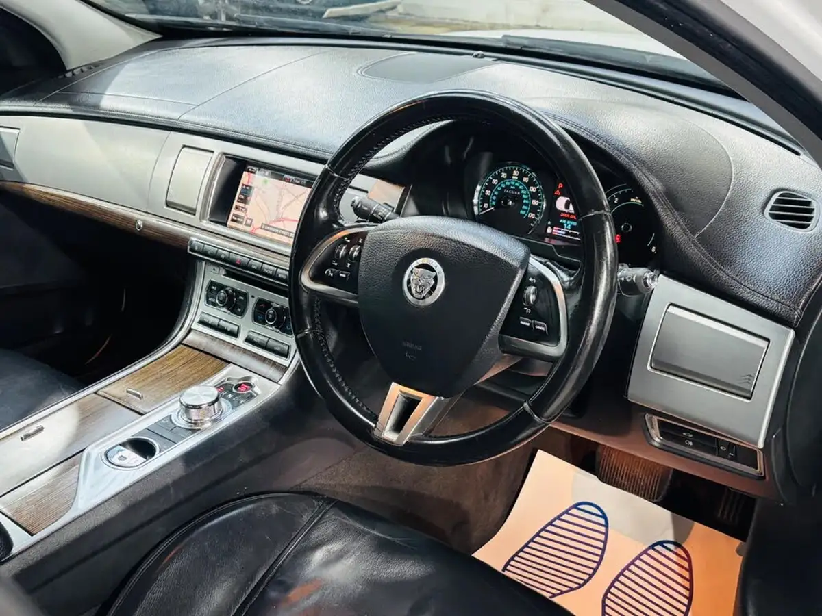 2012-jaguar-xf-22td-luxury-190ps-saloon-4d-auto-big-10