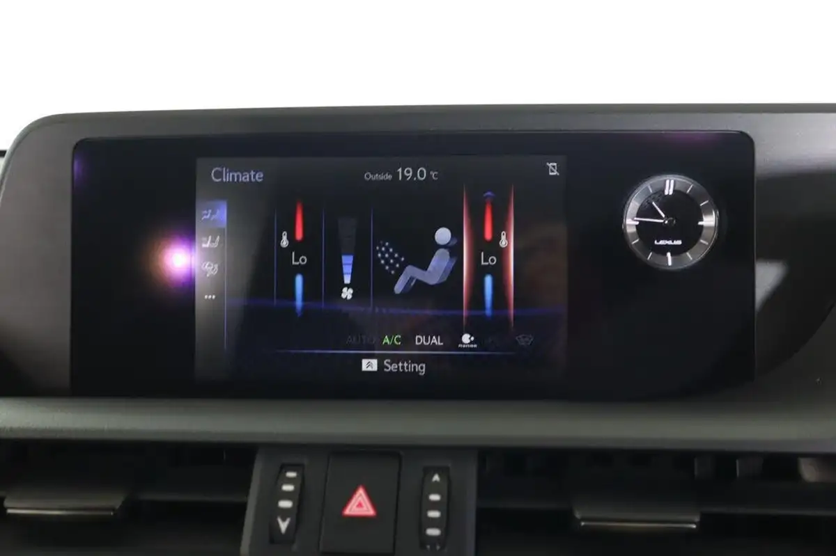 2019-lexus-es-300h-25-f-sport-big-52
