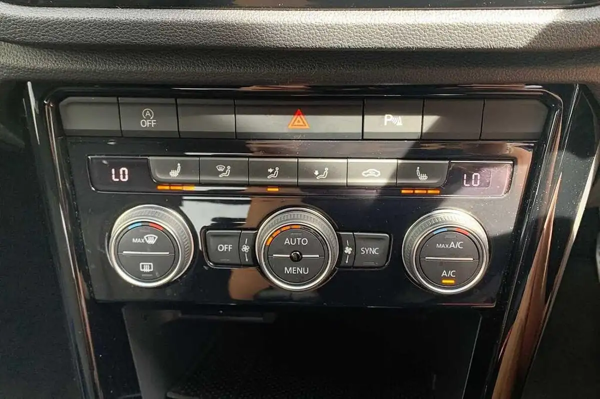2021-volkswagen-t-roc-15-tsi-black-edition-big-28
