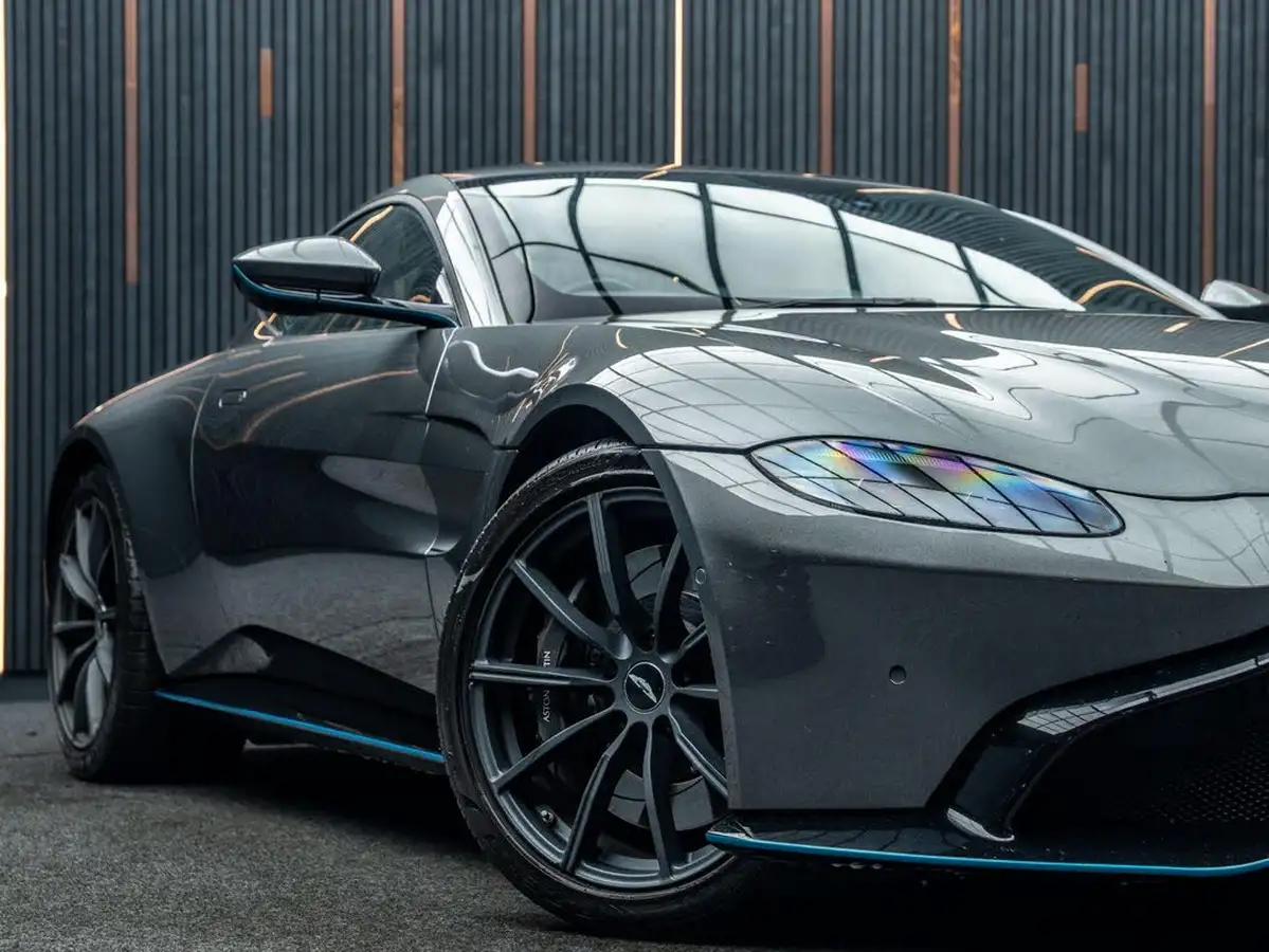 2018-aston-martin-vantage-40-v8-vantage-big-6