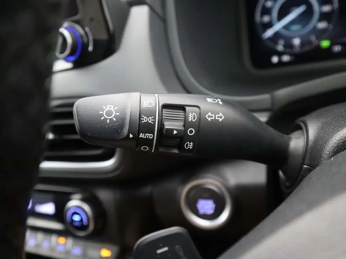 2022-hyundai-kona-16-gdi-premium-big-35