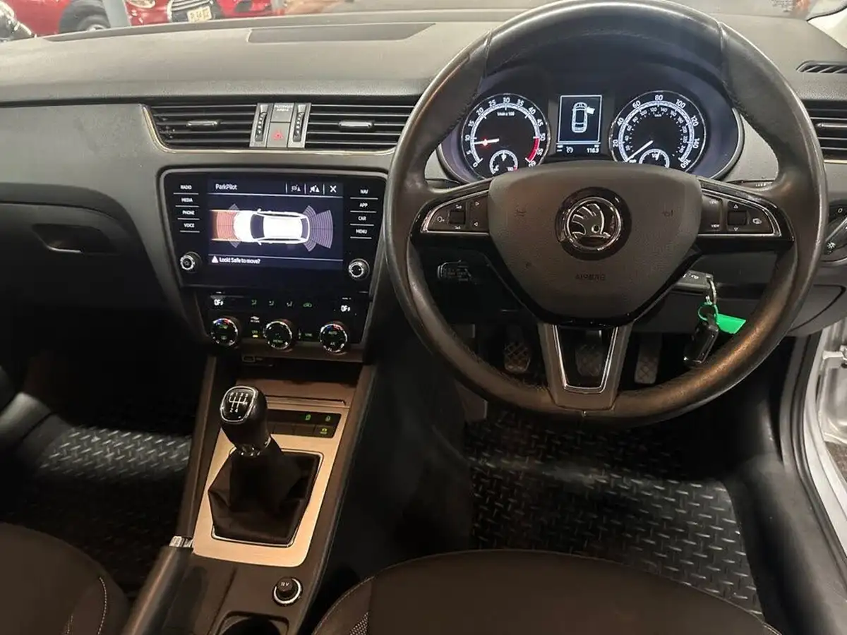 2020-skoda-octavia-16tdi-se-technology-estate-big-28