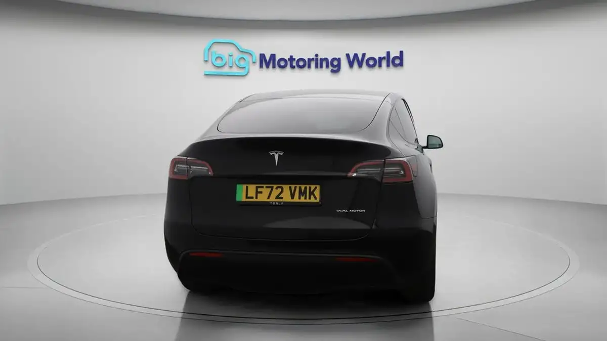 2022-tesla-model-y-e-long-range-big-6