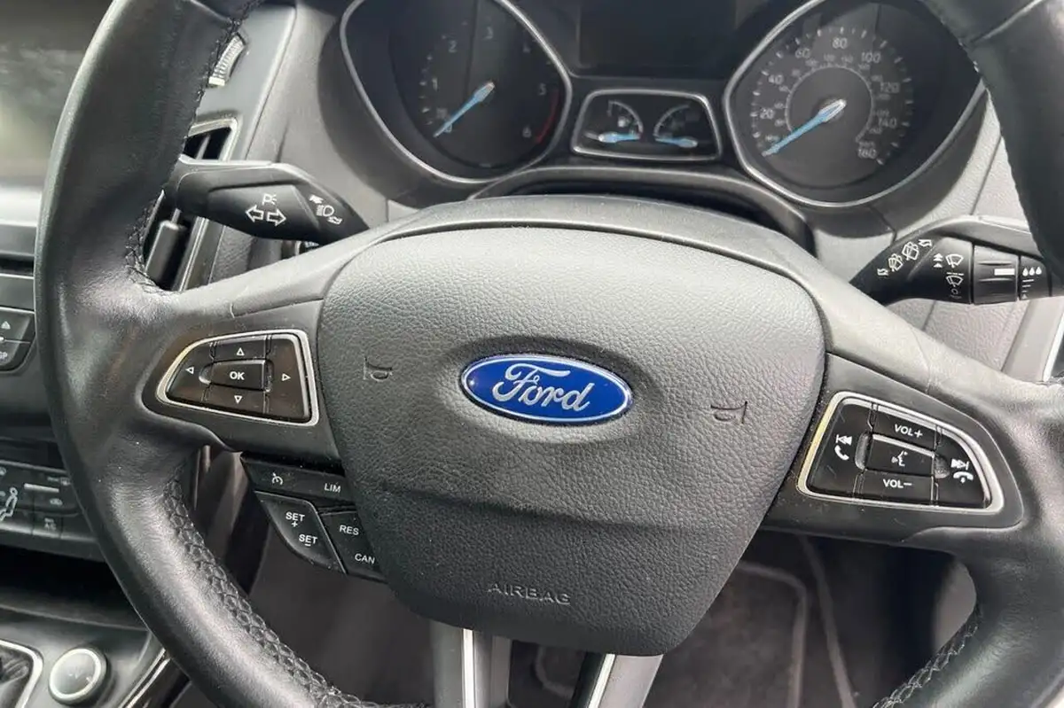 2015-ford-focus-15tdci-titanium-hatchback-big-20