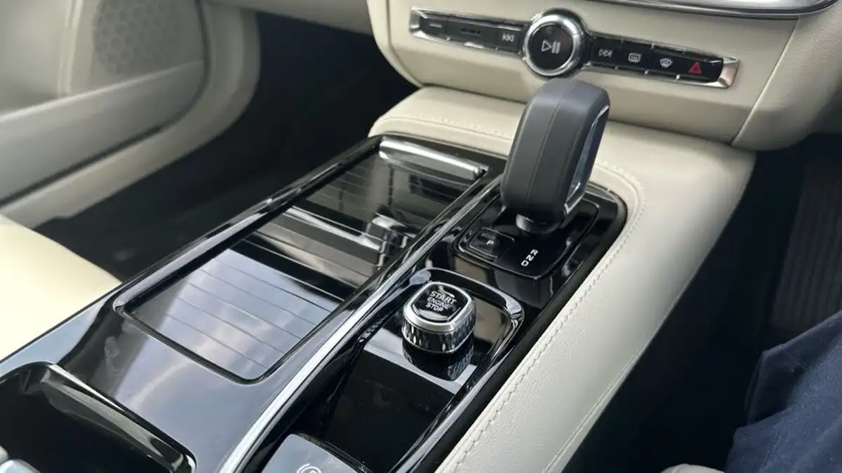 2025-volvo-v90-20-t6-plus-345bhp-dark-big-24