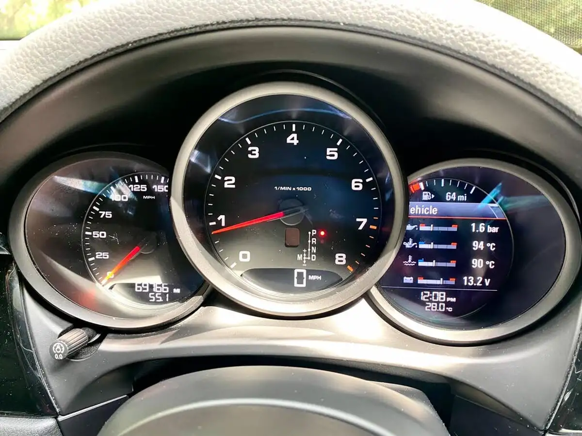 2016-porsche-macan-20-big-53