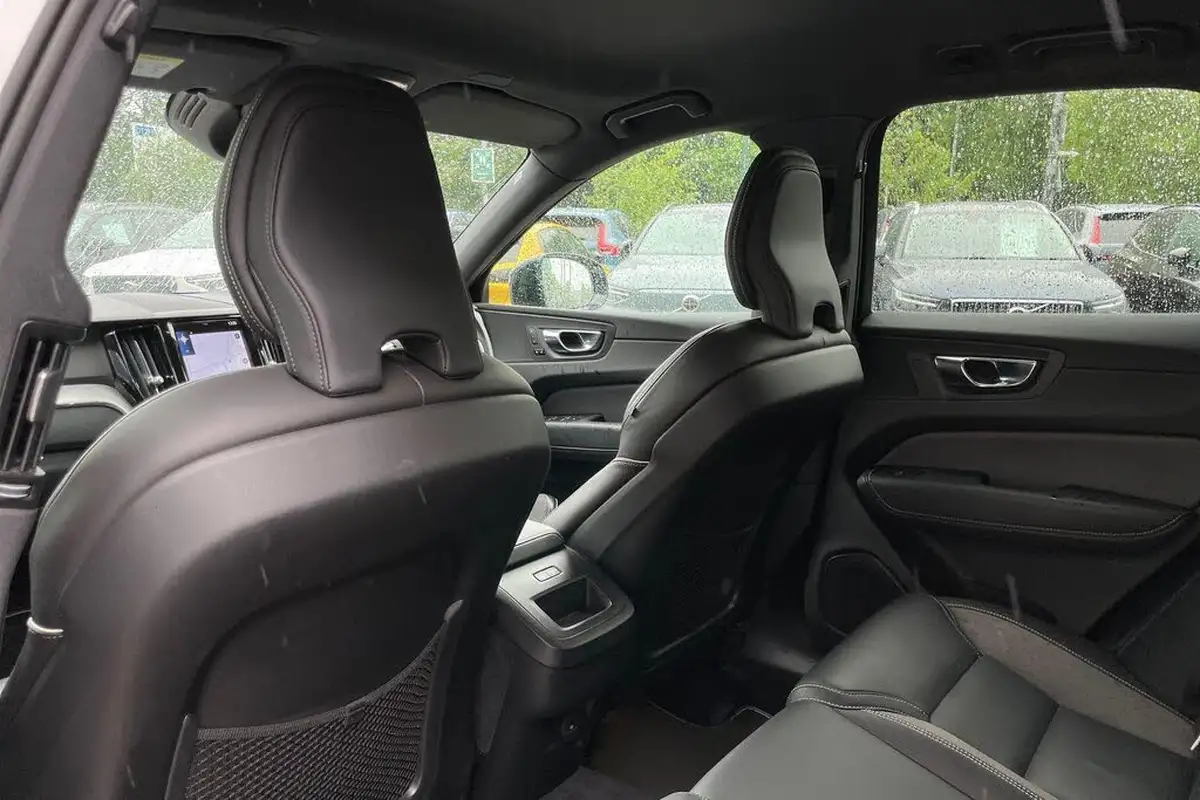 2021-volvo-xc60-20-b5-r-design-big-29