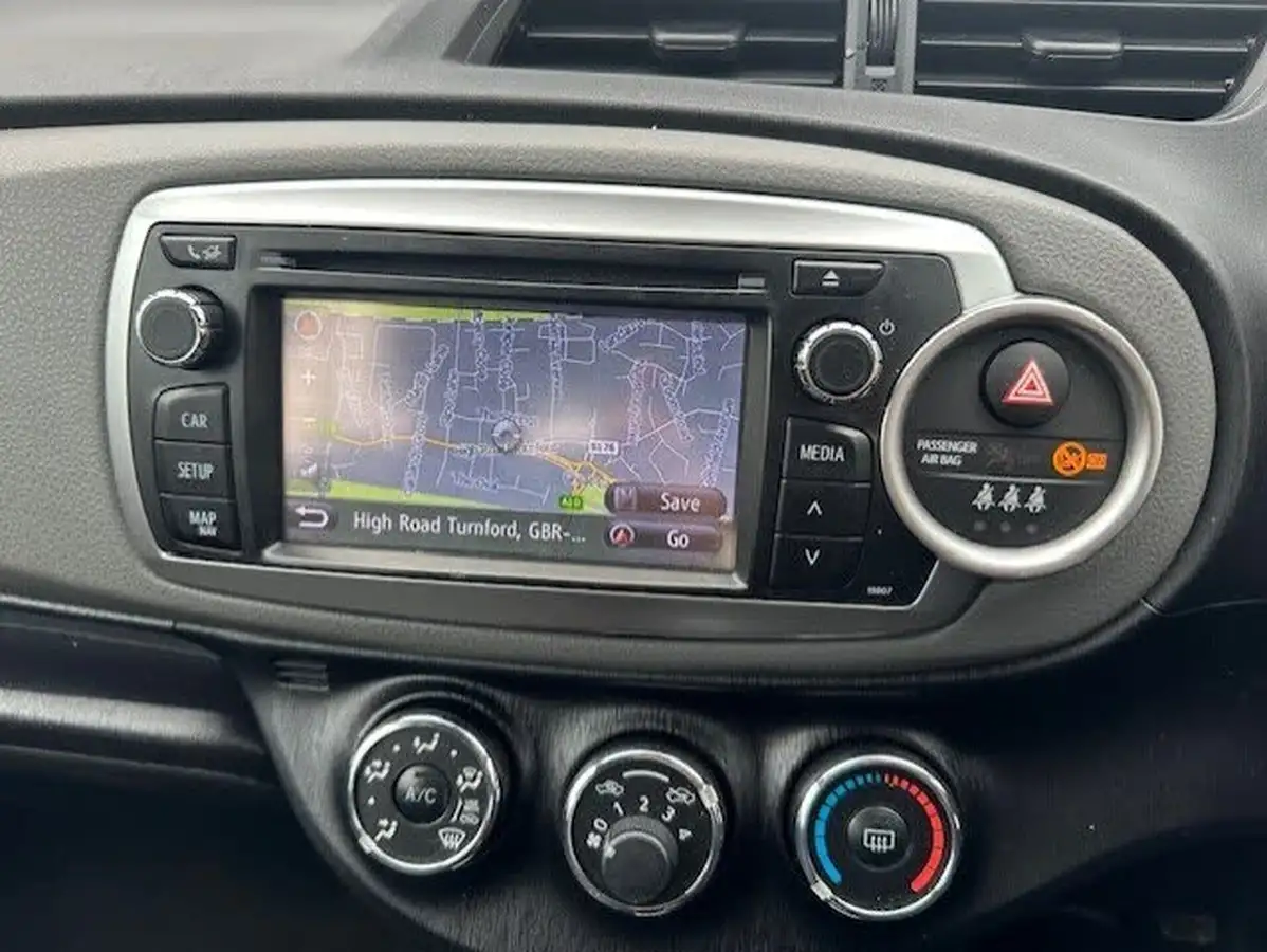 2013-toyota-yaris-133-tr-vvt-i-5d-big-11